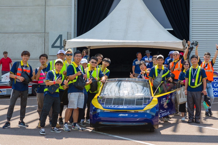 高雄科技大學代表台灣參加世界太陽能車挑戰賽「阿波羅太陽能車隊」，成功斬獲今年世界太陽能車挑戰賽巡洋艦級第四名的佳績_普利司通提供